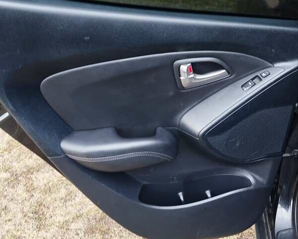 Черный Хендай их35, объемом двигателя 1.69 л и пробегом 250 тыс. км за 11888 $, фото 32 на Automoto.ua