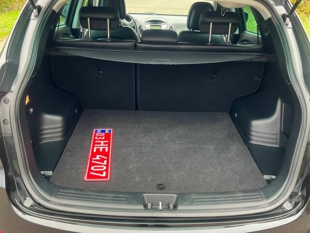 Черный Хендай их35, объемом двигателя 2 л и пробегом 233 тыс. км за 13500 $, фото 13 на Automoto.ua