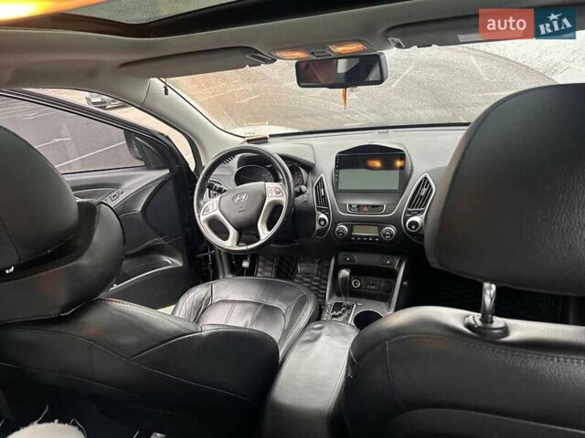 Черный Хендай их35, объемом двигателя 2 л и пробегом 190 тыс. км за 12200 $, фото 1 на Automoto.ua