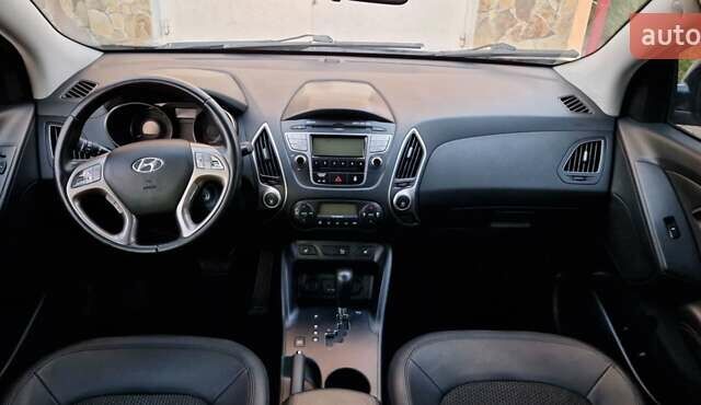 Черный Хендай их35, объемом двигателя 2 л и пробегом 264 тыс. км за 11900 $, фото 9 на Automoto.ua