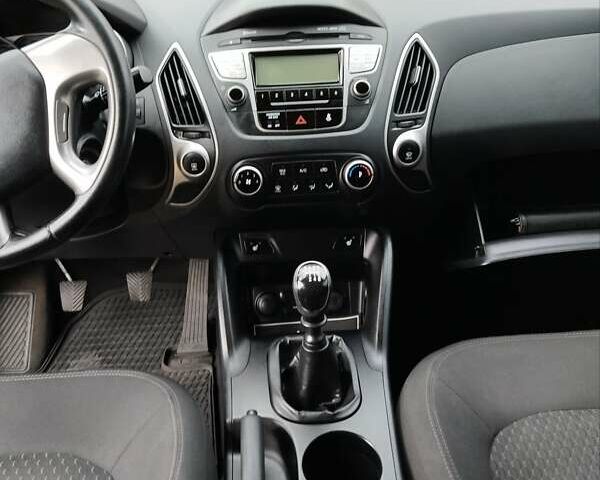 Черный Хендай их35, объемом двигателя 1.69 л и пробегом 250 тыс. км за 11888 $, фото 15 на Automoto.ua