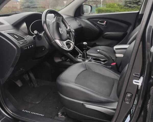 Черный Хендай их35, объемом двигателя 2 л и пробегом 249 тыс. км за 11900 $, фото 21 на Automoto.ua