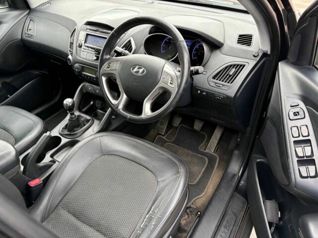 Чорний Хендай іх35, об'ємом двигуна 2 л та пробігом 141 тис. км за 4000 $, фото 9 на Automoto.ua