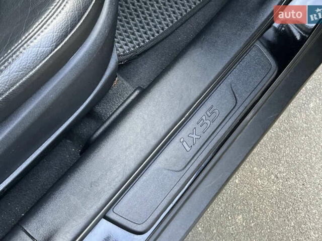 Чорний Хендай іх35, об'ємом двигуна 2 л та пробігом 196 тис. км за 12900 $, фото 12 на Automoto.ua