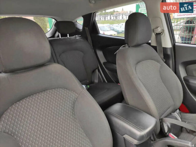 Черный Хендай их35, объемом двигателя 1.6 л и пробегом 295 тыс. км за 10500 $, фото 2 на Automoto.ua