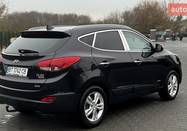 Черный Хендай их35, объемом двигателя 2 л и пробегом 178 тыс. км за 12350 $, фото 4 на Automoto.ua