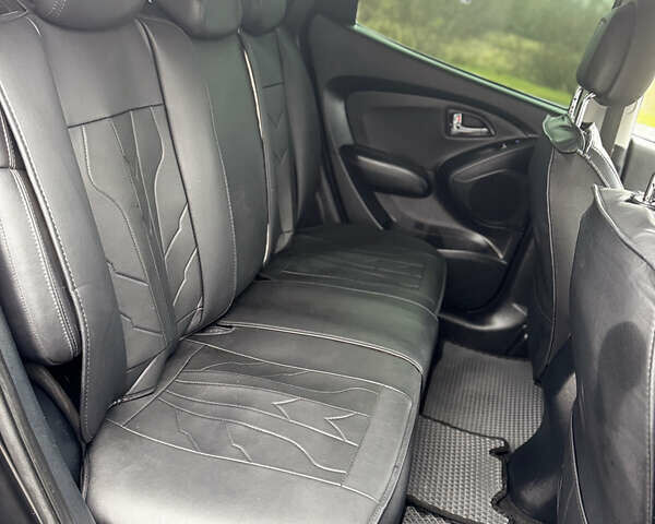 Черный Хендай их35, объемом двигателя 2 л и пробегом 178 тыс. км за 12350 $, фото 30 на Automoto.ua