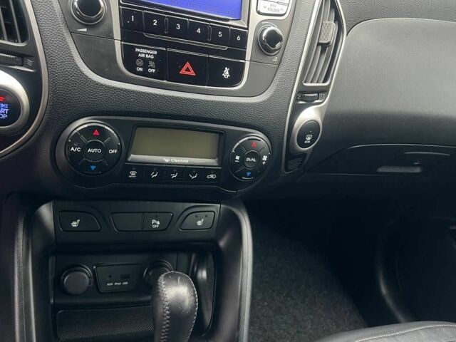 Черный Хендай их35, объемом двигателя 2 л и пробегом 233 тыс. км за 13500 $, фото 17 на Automoto.ua