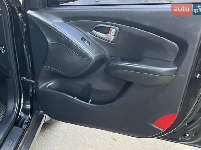 Чорний Хендай іх35, об'ємом двигуна 2 л та пробігом 196 тис. км за 12900 $, фото 16 на Automoto.ua