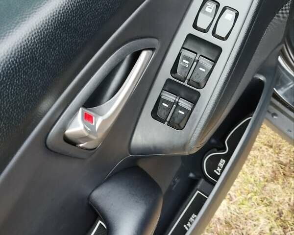 Черный Хендай их35, объемом двигателя 1.69 л и пробегом 250 тыс. км за 11888 $, фото 24 на Automoto.ua