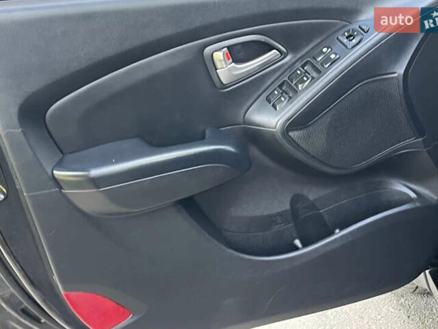 Чорний Хендай іх35, об'ємом двигуна 2 л та пробігом 196 тис. км за 12900 $, фото 28 на Automoto.ua