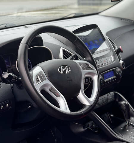 Черный Хендай их35, объемом двигателя 2 л и пробегом 178 тыс. км за 12350 $, фото 23 на Automoto.ua