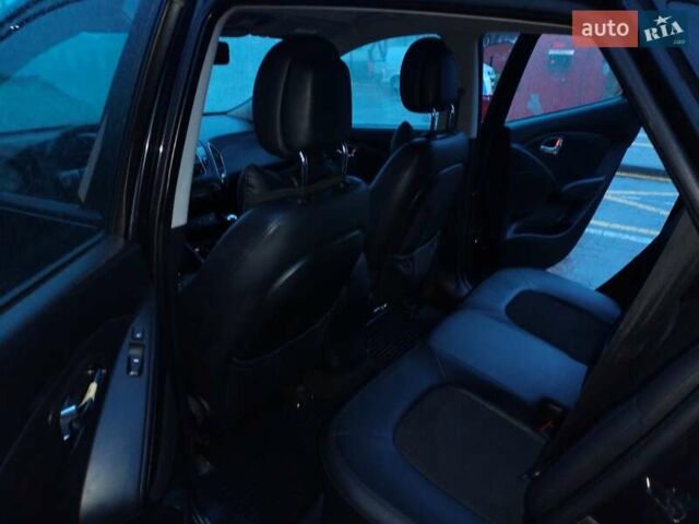 Черный Хендай их35, объемом двигателя 2 л и пробегом 200 тыс. км за 10700 $, фото 13 на Automoto.ua