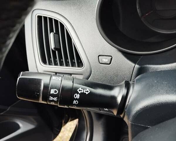 Черный Хендай их35, объемом двигателя 1.69 л и пробегом 250 тыс. км за 11888 $, фото 22 на Automoto.ua