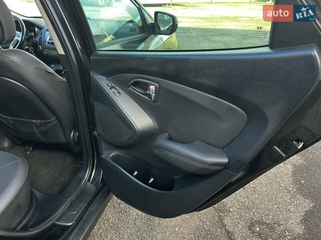 Черный Хендай их35, объемом двигателя 2 л и пробегом 225 тыс. км за 12999 $, фото 33 на Automoto.ua