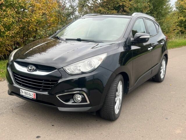 Черный Хендай их35, объемом двигателя 2 л и пробегом 233 тыс. км за 13500 $, фото 5 на Automoto.ua