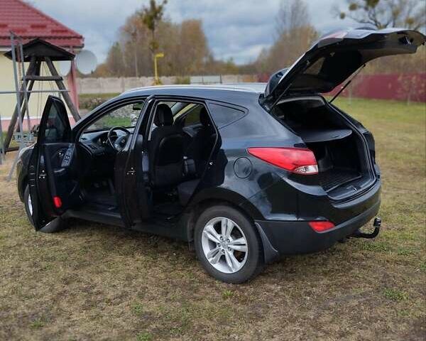 Черный Хендай их35, объемом двигателя 1.69 л и пробегом 250 тыс. км за 11888 $, фото 6 на Automoto.ua