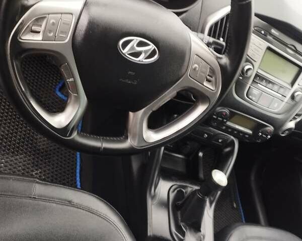 Черный Хендай их35, объемом двигателя 2 л и пробегом 230 тыс. км за 9500 $, фото 9 на Automoto.ua