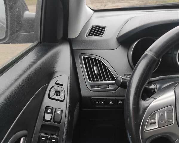 Черный Хендай их35, объемом двигателя 2 л и пробегом 249 тыс. км за 11900 $, фото 24 на Automoto.ua