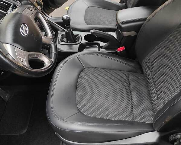 Черный Хендай их35, объемом двигателя 2 л и пробегом 249 тыс. км за 11900 $, фото 25 на Automoto.ua