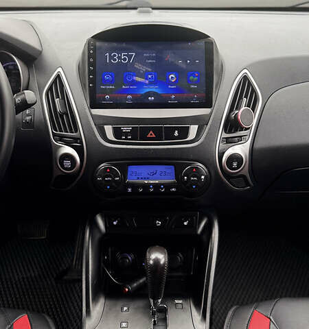 Черный Хендай их35, объемом двигателя 2 л и пробегом 178 тыс. км за 12350 $, фото 12 на Automoto.ua