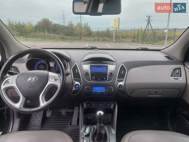 Черный Хендай их35, объемом двигателя 2 л и пробегом 173 тыс. км за 11900 $, фото 9 на Automoto.ua