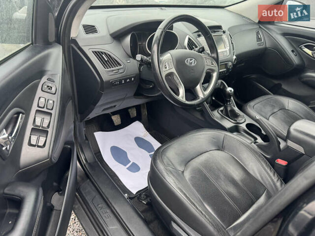 Черный Хендай их35, объемом двигателя 2 л и пробегом 111 тыс. км за 11900 $, фото 7 на Automoto.ua