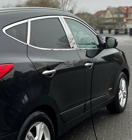 Черный Хендай их35, объемом двигателя 2 л и пробегом 178 тыс. км за 12350 $, фото 5 на Automoto.ua