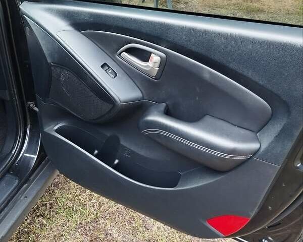 Черный Хендай их35, объемом двигателя 1.69 л и пробегом 250 тыс. км за 11888 $, фото 26 на Automoto.ua