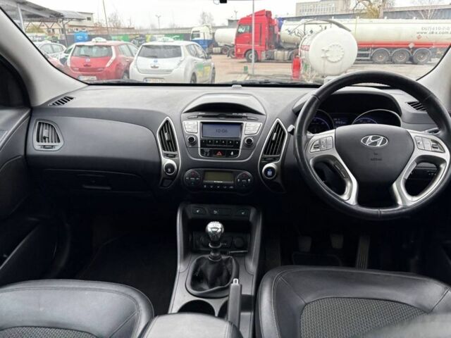 Чорний Хендай іх35, об'ємом двигуна 2 л та пробігом 141 тис. км за 4000 $, фото 8 на Automoto.ua