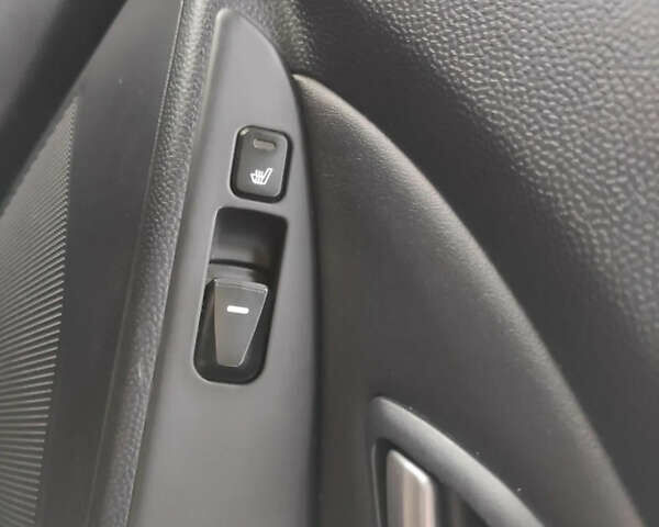 Черный Хендай их35, объемом двигателя 1.6 л и пробегом 295 тыс. км за 10500 $, фото 8 на Automoto.ua