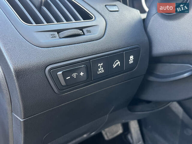 Чорний Хендай іх35, об'ємом двигуна 2 л та пробігом 225 тис. км за 12999 $, фото 23 на Automoto.ua