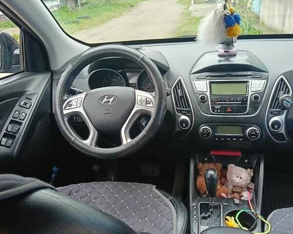 Черный Хендай их35, объемом двигателя 2 л и пробегом 190 тыс. км за 12800 $, фото 6 на Automoto.ua