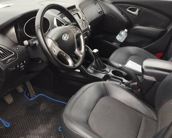 Черный Хендай их35, объемом двигателя 2 л и пробегом 230 тыс. км за 9500 $, фото 10 на Automoto.ua