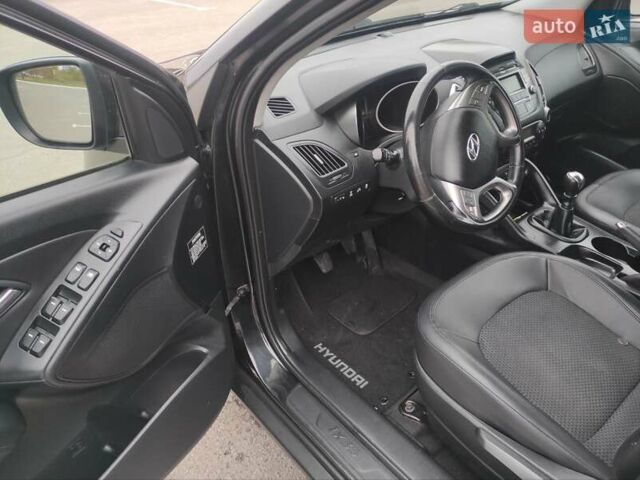 Черный Хендай их35, объемом двигателя 2 л и пробегом 249 тыс. км за 11900 $, фото 15 на Automoto.ua