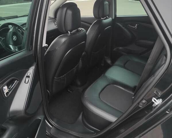 Черный Хендай их35, объемом двигателя 2 л и пробегом 249 тыс. км за 11900 $, фото 18 на Automoto.ua