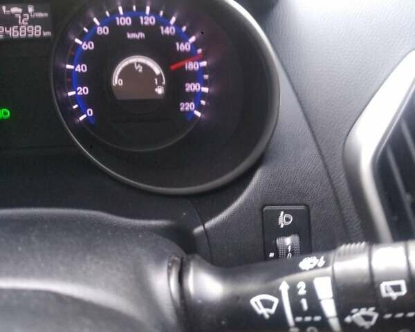 Черный Хендай их35, объемом двигателя 1.69 л и пробегом 250 тыс. км за 11888 $, фото 13 на Automoto.ua