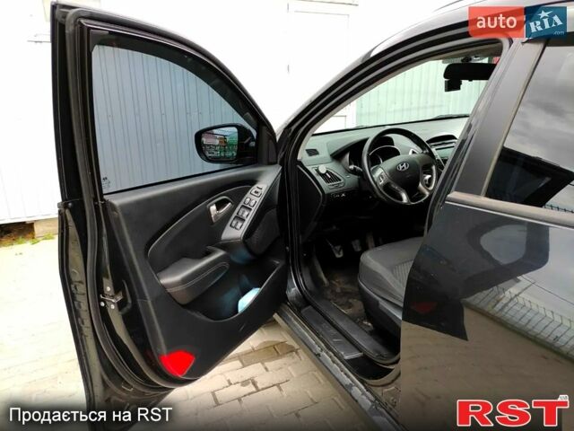Черный Хендай их35, объемом двигателя 2 л и пробегом 290 тыс. км за 10500 $, фото 13 на Automoto.ua