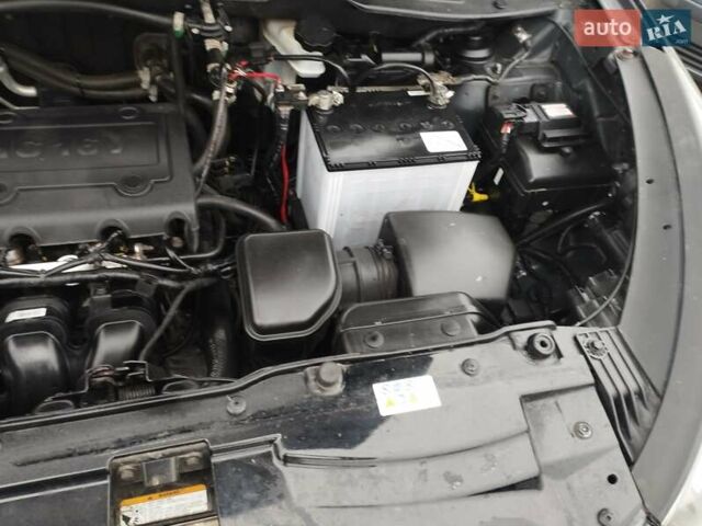 Черный Хендай их35, объемом двигателя 2 л и пробегом 230 тыс. км за 9500 $, фото 2 на Automoto.ua