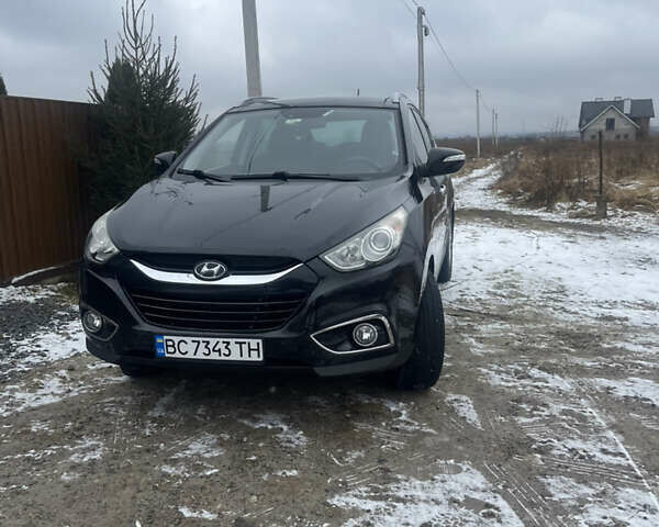 Черный Хендай их35, объемом двигателя 2 л и пробегом 197 тыс. км за 11300 $, фото 2 на Automoto.ua