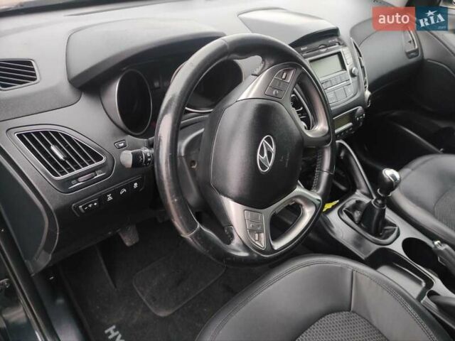 Черный Хендай их35, объемом двигателя 2 л и пробегом 249 тыс. км за 11900 $, фото 16 на Automoto.ua