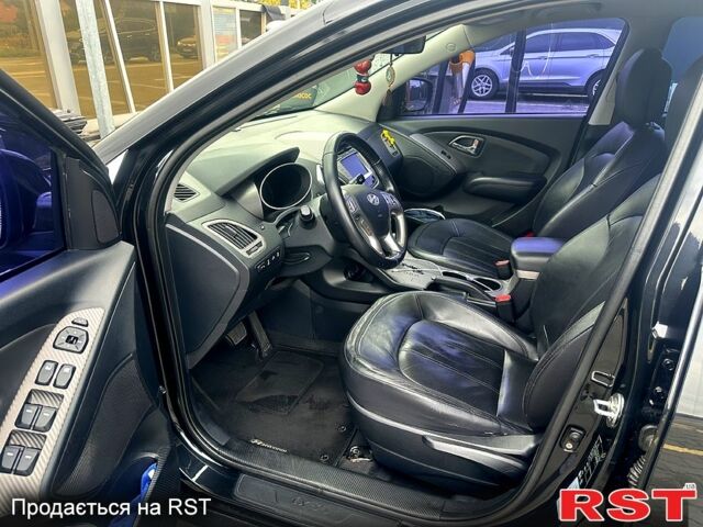 Чорний Хендай іх35, об'ємом двигуна 2 л та пробігом 116 тис. км за 10800 $, фото 8 на Automoto.ua