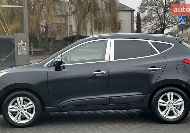 Черный Хендай их35, объемом двигателя 2 л и пробегом 178 тыс. км за 12350 $, фото 9 на Automoto.ua