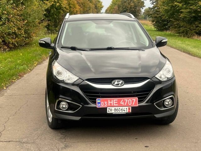 Черный Хендай их35, объемом двигателя 2 л и пробегом 233 тыс. км за 13500 $, фото 2 на Automoto.ua