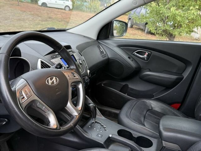 Чорний Хендай іх35, об'ємом двигуна 2 л та пробігом 237 тис. км за 7100 $, фото 11 на Automoto.ua
