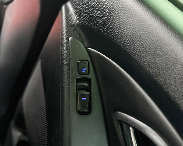 Черный Хендай их35, объемом двигателя 2 л и пробегом 178 тыс. км за 12350 $, фото 28 на Automoto.ua