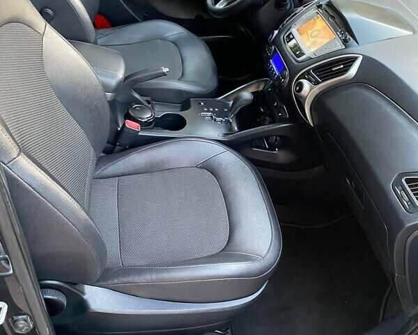Черный Хендай их35, объемом двигателя 2 л и пробегом 231 тыс. км за 13950 $, фото 36 на Automoto.ua