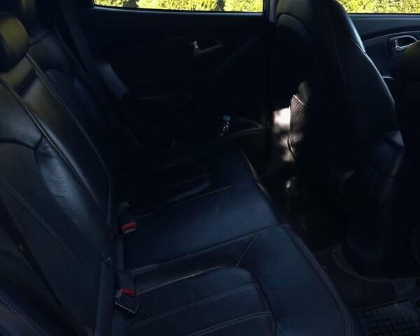 Чорний Хендай іх35, об'ємом двигуна 2.4 л та пробігом 213 тис. км за 12000 $, фото 7 на Automoto.ua