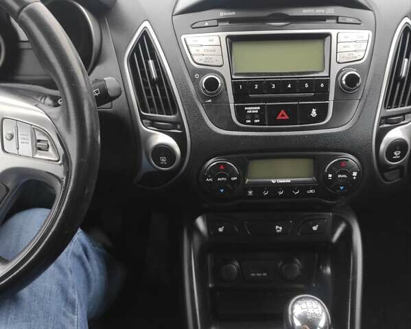 Черный Хендай их35, объемом двигателя 2 л и пробегом 249 тыс. км за 11900 $, фото 23 на Automoto.ua