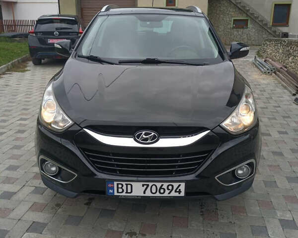 Черный Хендай их35, объемом двигателя 2 л и пробегом 111 тыс. км за 11900 $, фото 2 на Automoto.ua